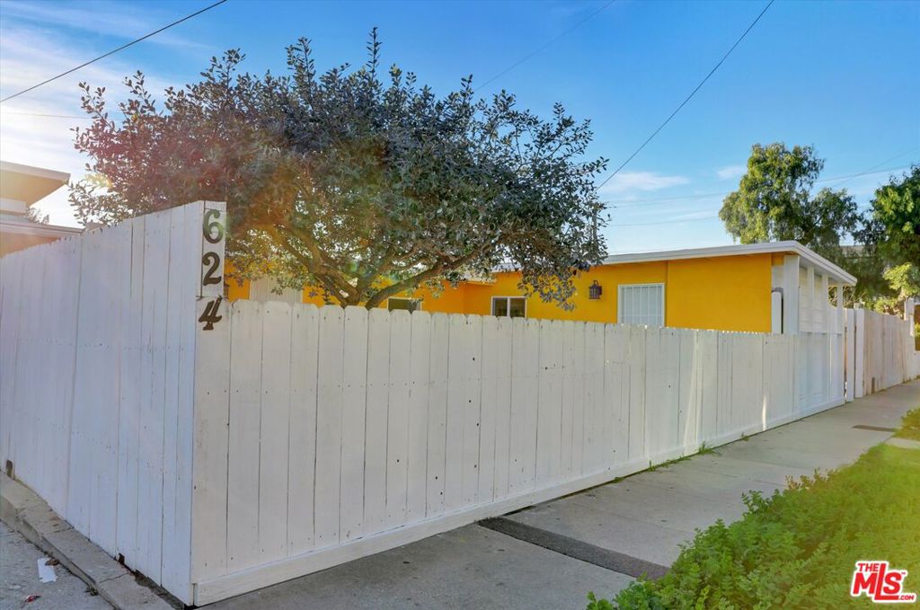 624 W Beach Avenue Property Photo 43