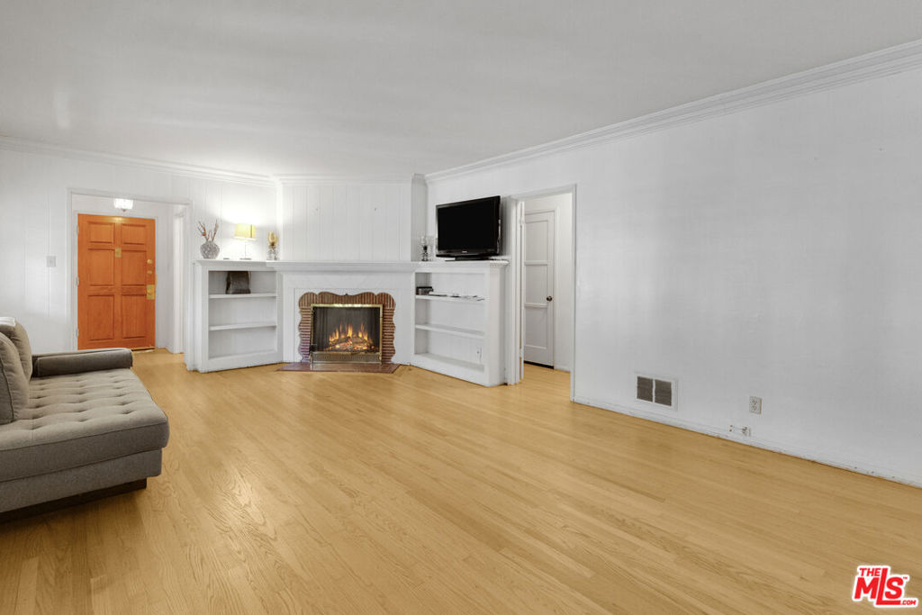11737 Bellagio Road Property Photo 15