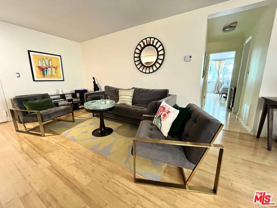 117 S Doheny Drive 206 Property Photo 1