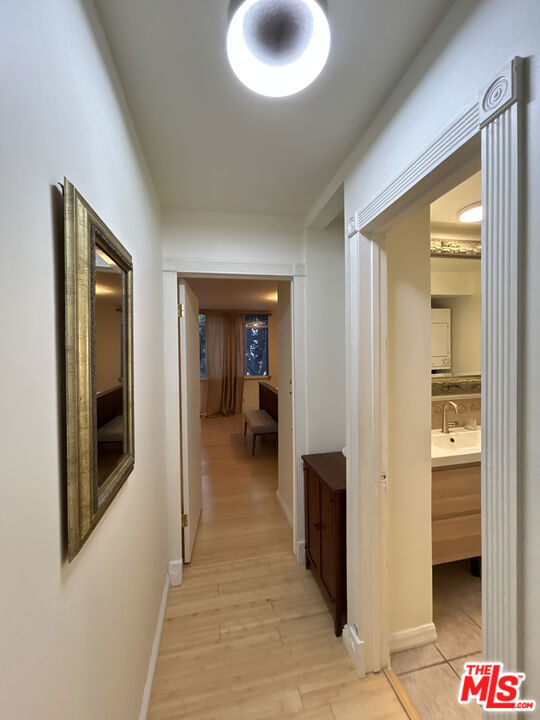 117 S Doheny Drive 206 Property Photo 9