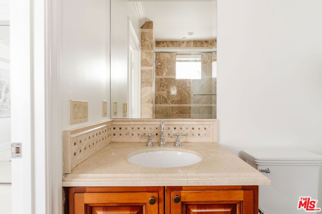 11749 Goshen Avenue 202 Property Photo 42