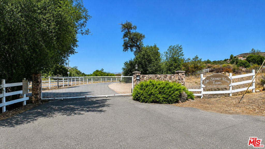 35306 Lake Summit Dr