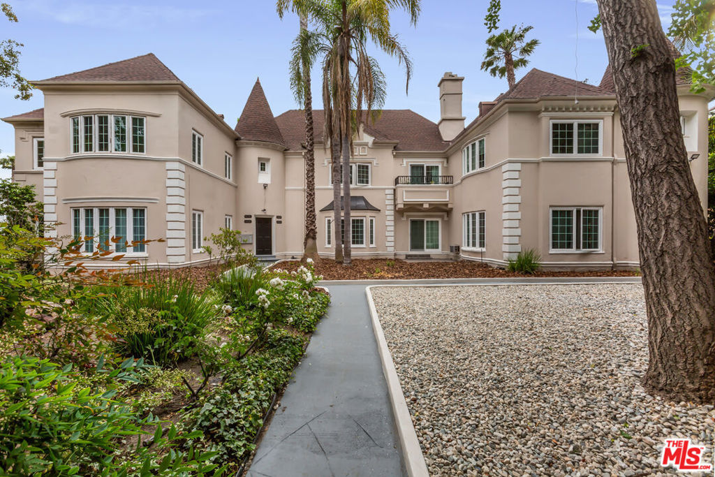 8022 Hollywood Boulevard Property Photo 1