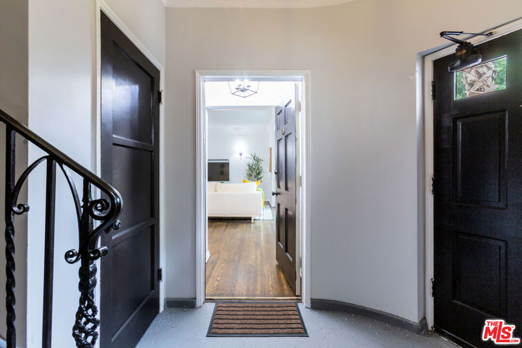 8022 Hollywood Boulevard Property Photo 5