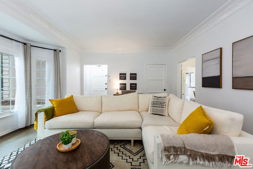8022 Hollywood Boulevard Property Photo 8