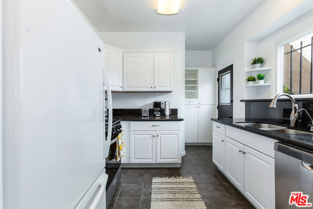 8022 Hollywood Boulevard Property Photo 20