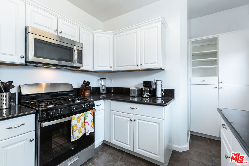 8022 Hollywood Boulevard Property Photo 22