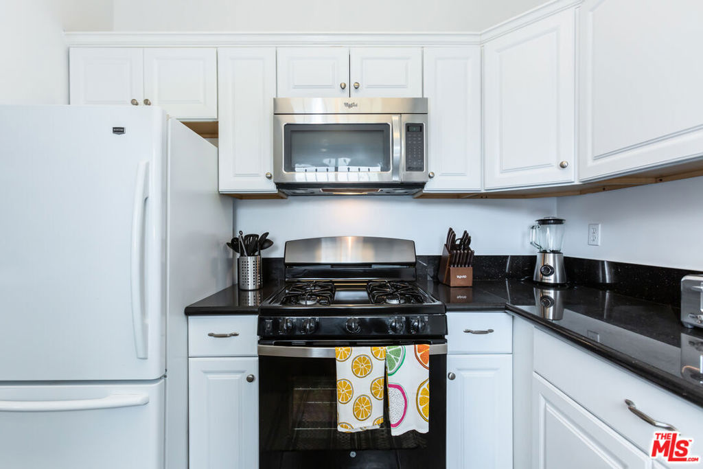 8022 Hollywood Boulevard Property Photo 23
