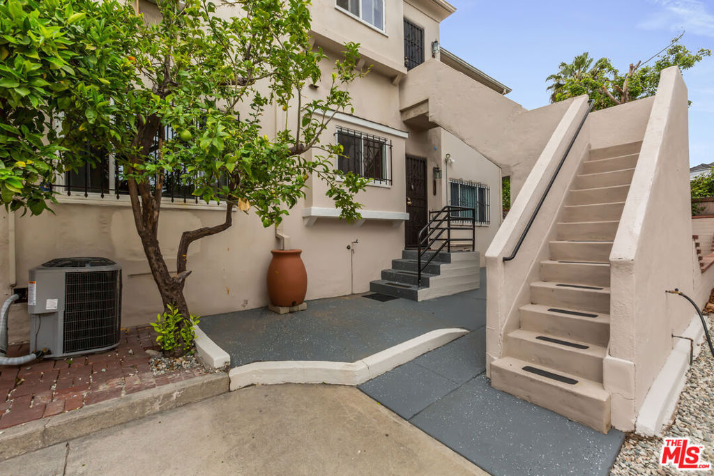 8022 Hollywood Boulevard Property Photo 25