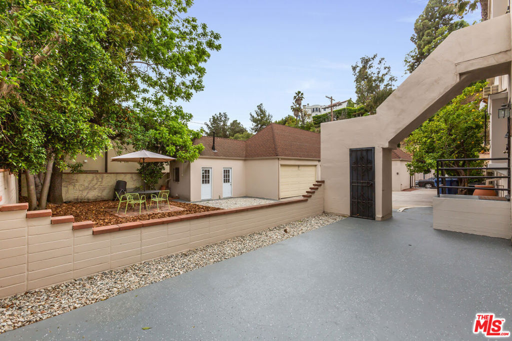 8022 Hollywood Boulevard Property Photo 25