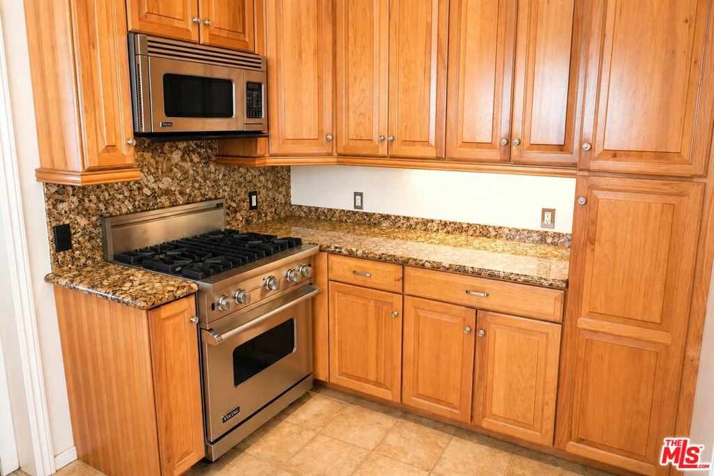 9935 Durant Drive Property Photo 9