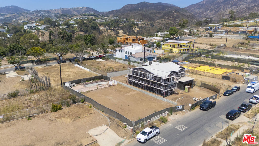 1115 Via De La Paz Property Photo 2