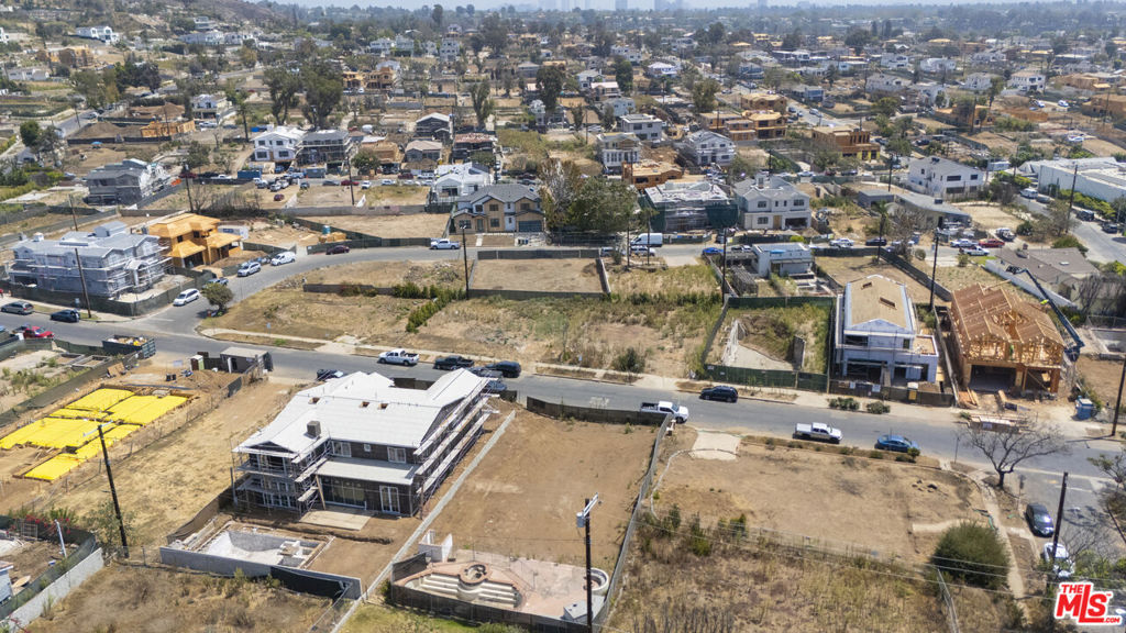 1115 Via De La Paz Property Photo 5