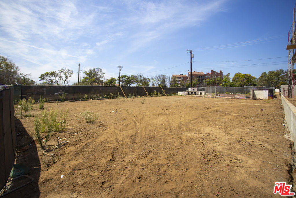 1115 Via De La Paz Property Photo 6