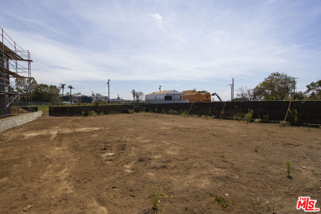 1115 Via De La Paz Property Photo 7