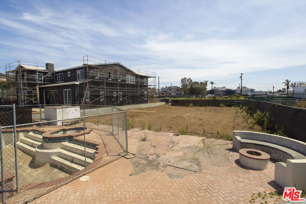 1115 Via De La Paz Property Photo 9
