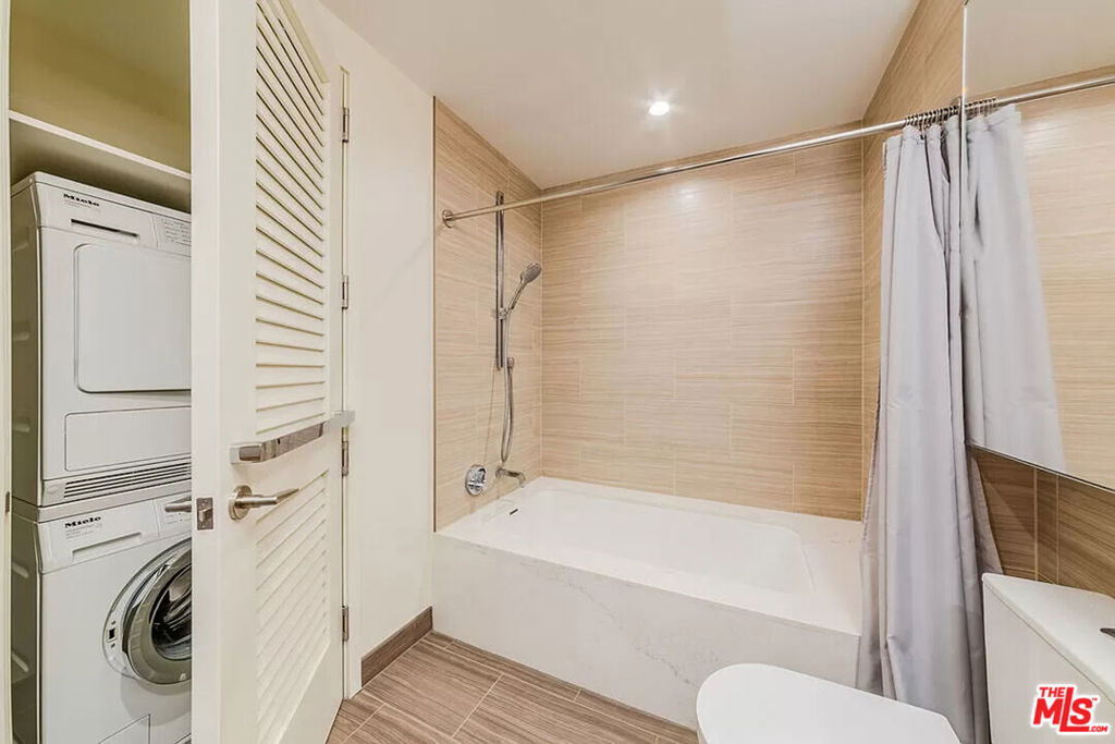 877 Francisco Street 607 Property Photo 6