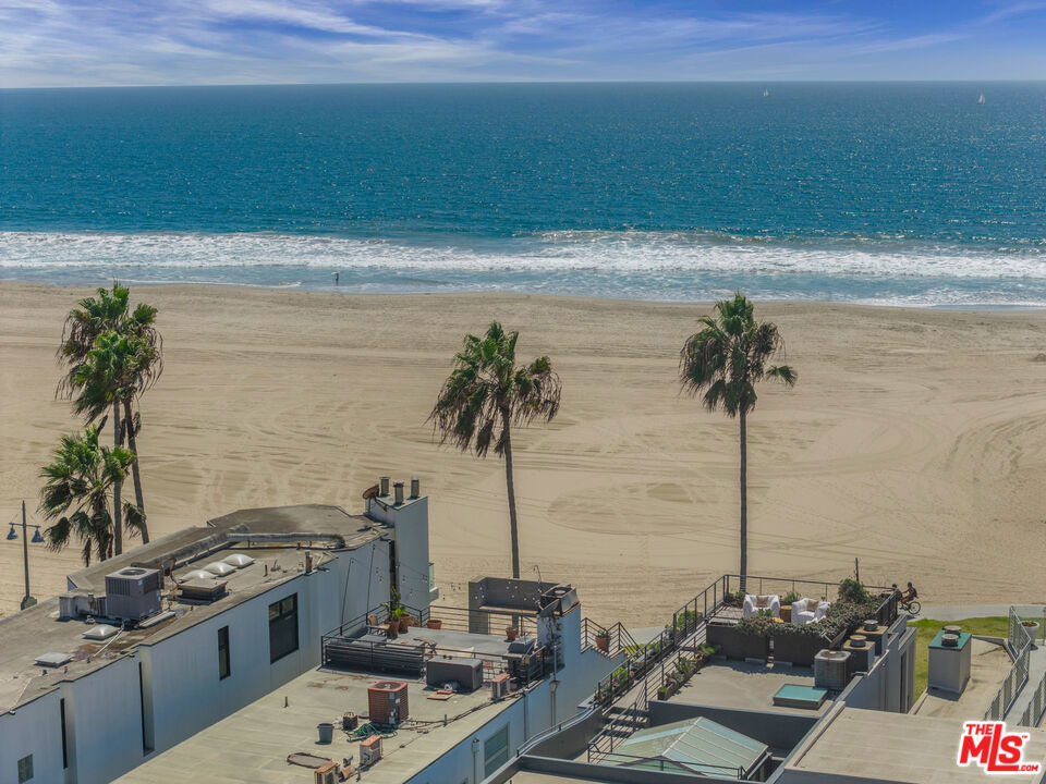 2311 Ocean Front Walk Property Photo 4