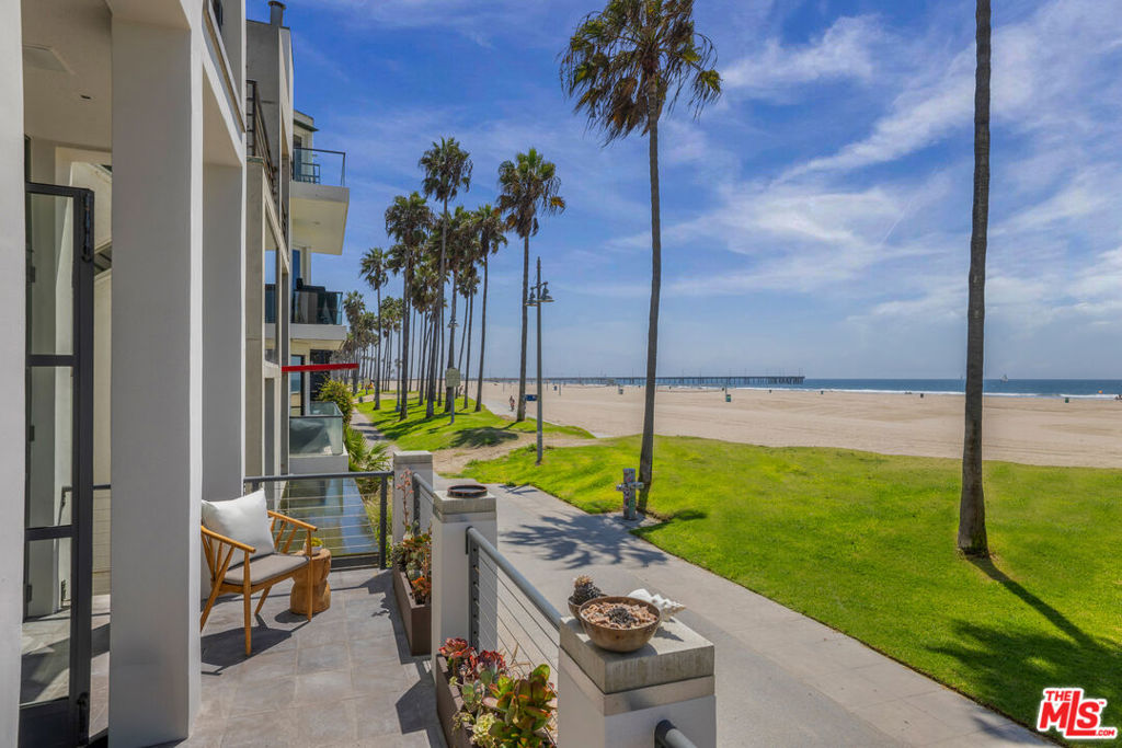 2311 Ocean Front Walk Property Photo 15