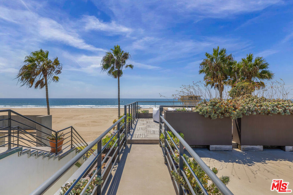 2311 Ocean Front Walk Property Photo 32