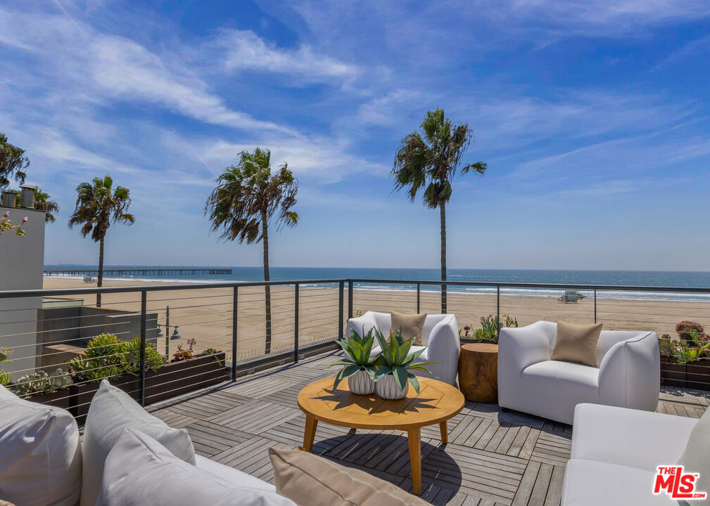 2311 Ocean Front Walk Property Photo 33
