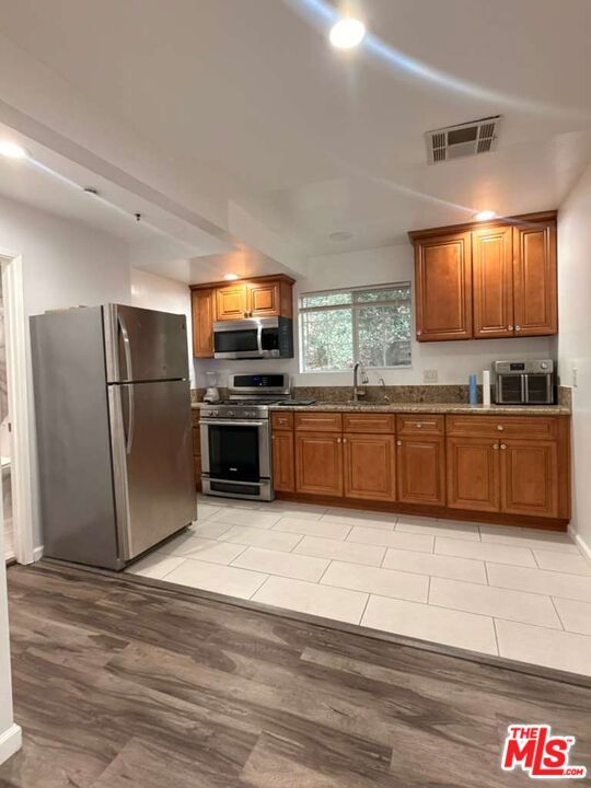 3740 Mayfield Avenue Property Photo 9
