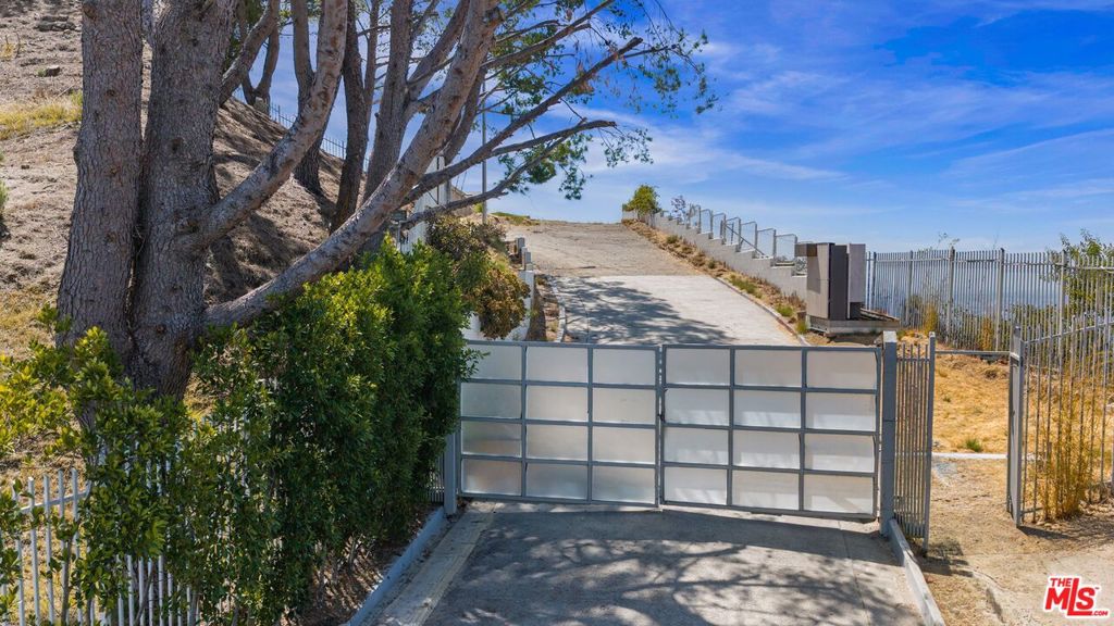 1 Electra Court Property Photo 12