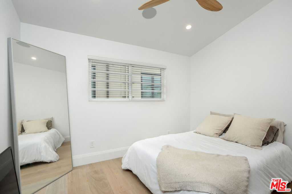 107 S Flores Street 1/4 Property Photo 9