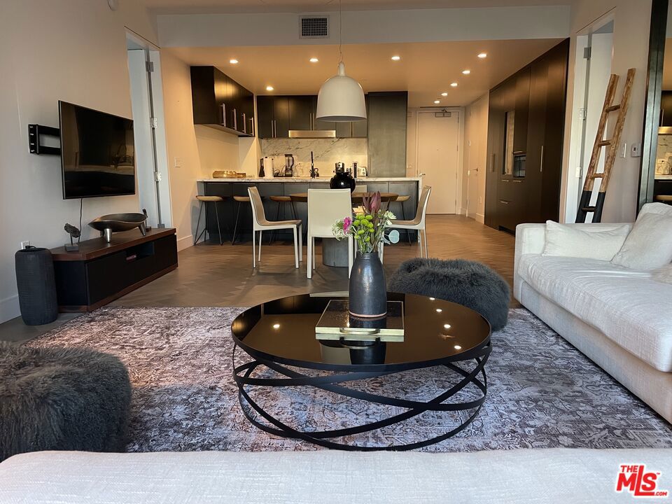 6250 Hollywood Boulevard 6g Property Photo 2