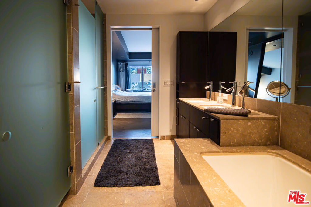 6250 Hollywood Boulevard 6g Property Photo 15