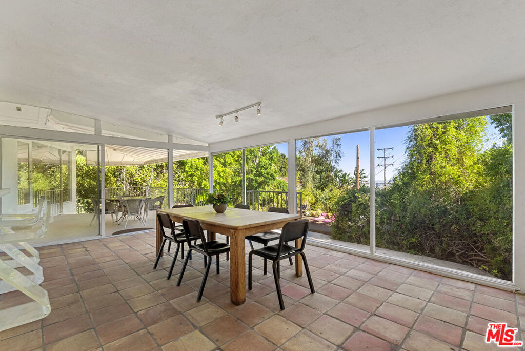8494 Carlton Way Property Photo 8