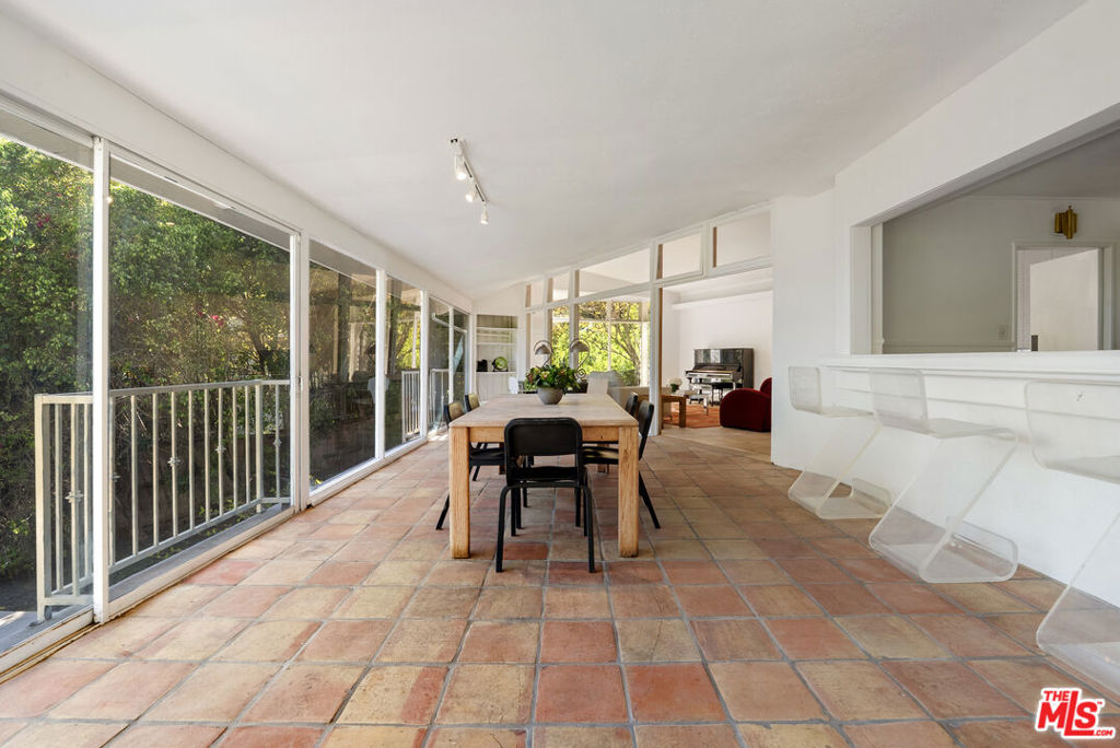 8494 Carlton Way Property Photo 10