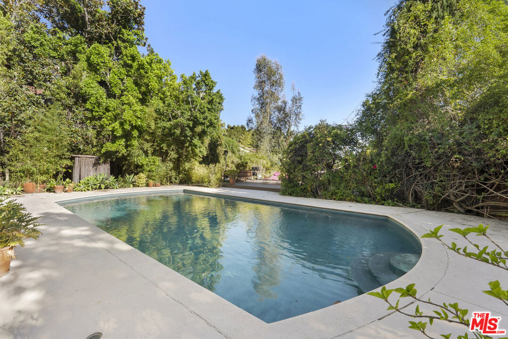 8494 Carlton Way Property Photo 13