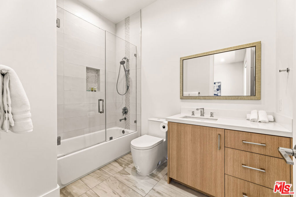 5017 Hesperia Avenue Property Photo 44