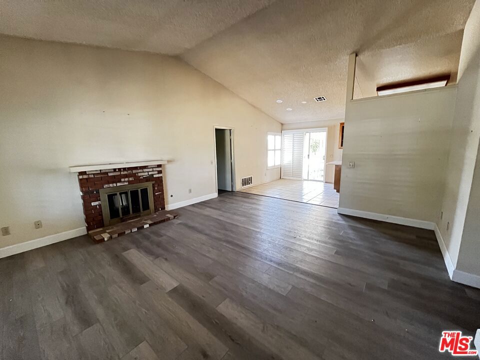 689 W Norwood Street Property Photo 3