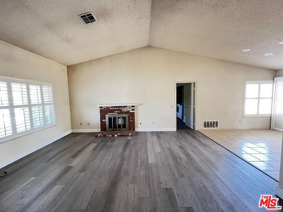 689 W Norwood Street Property Photo 4