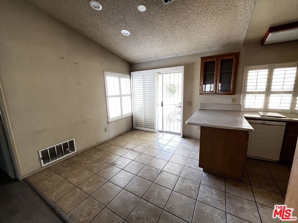 689 W Norwood Street Property Photo 6