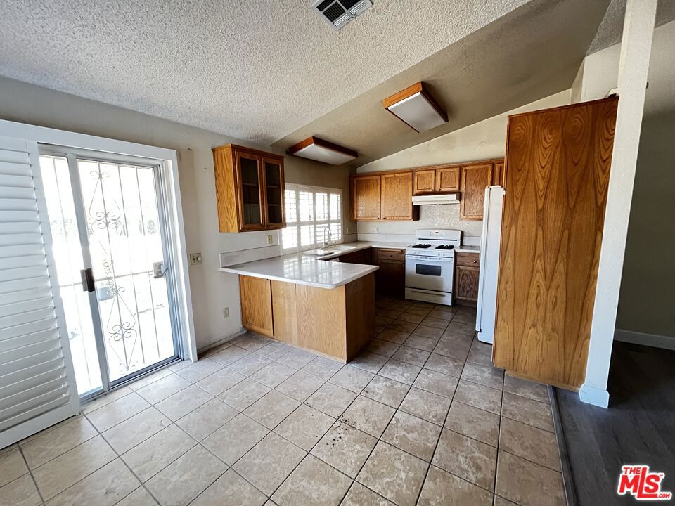 689 W Norwood Street Property Photo 7