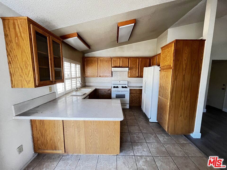 689 W Norwood Street Property Photo 8