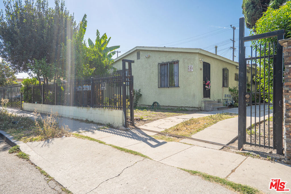 606 W 78th Street Property Photo 2