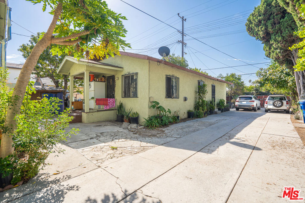 606 W 78th Street Property Photo 5