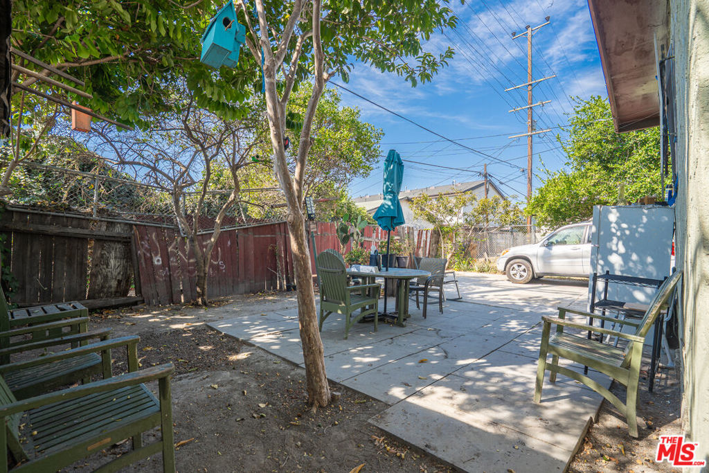 606 W 78th Street Property Photo 8