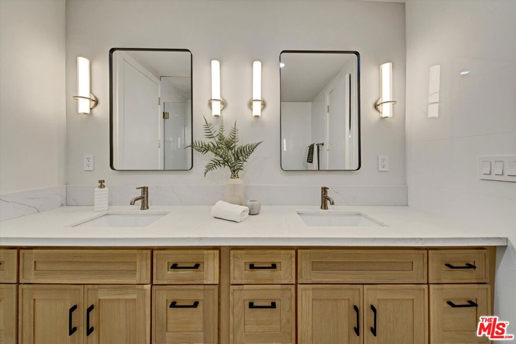 7560 Hollywood Boulevard 106 Property Photo 14