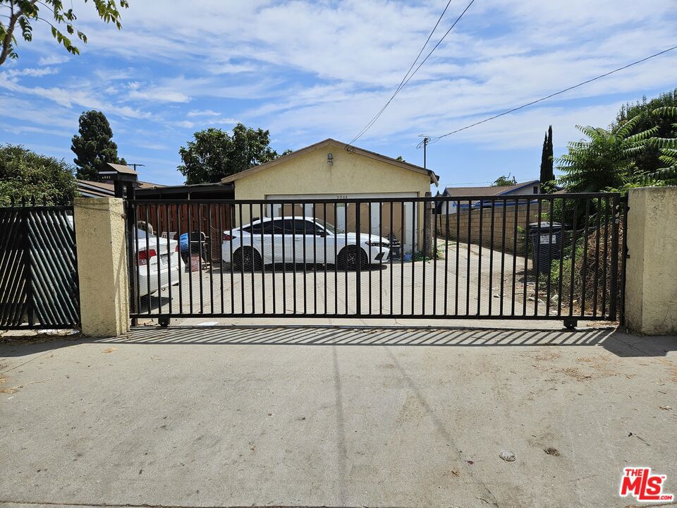 2238 E 120th Street Property Photo 1