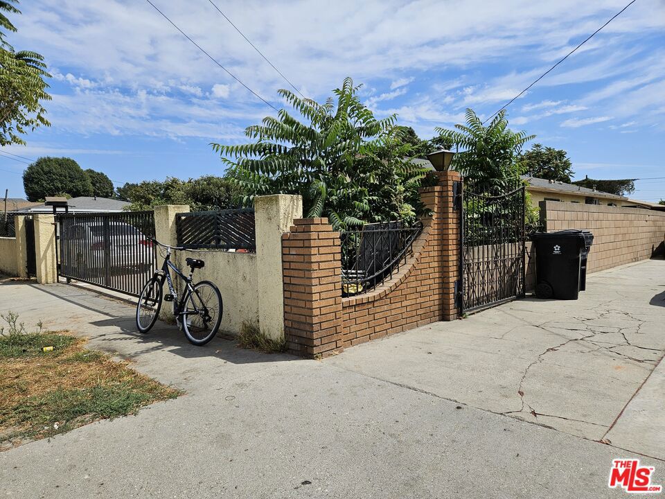 2238 E 120th Street Property Photo 5
