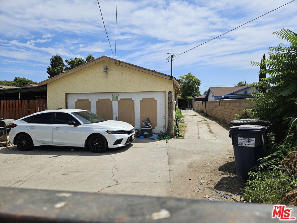 2238 E 120th Street Property Photo 6
