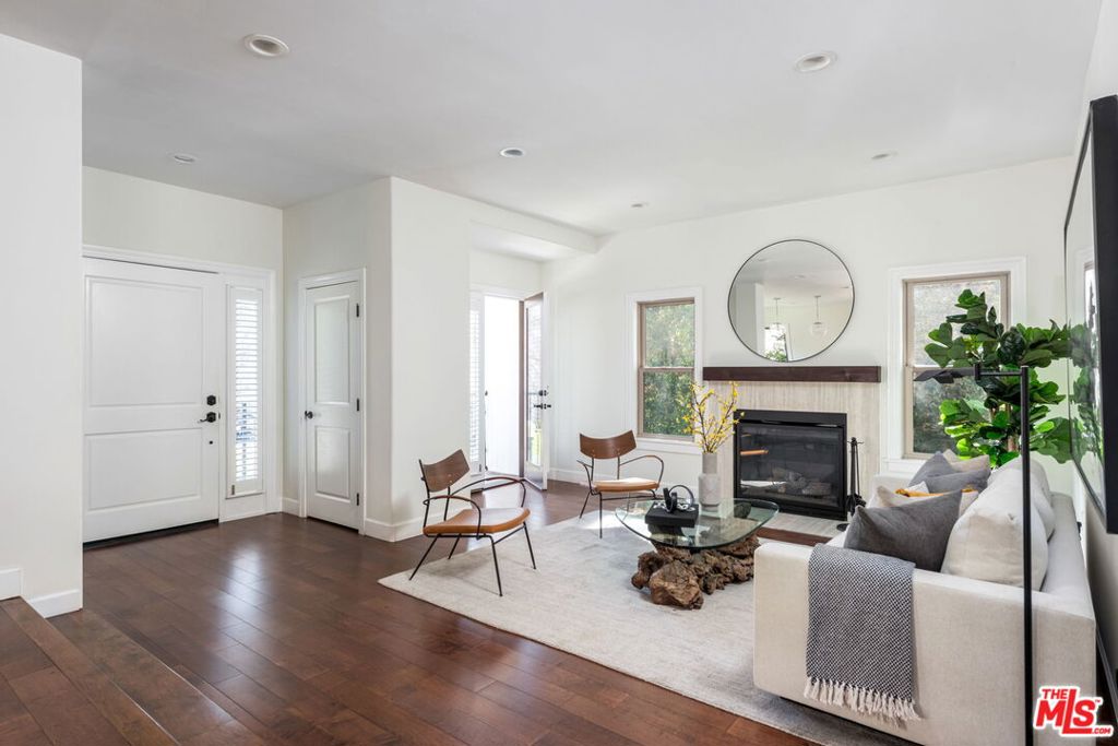 1945 Fairburn Avenue Property Photo 7