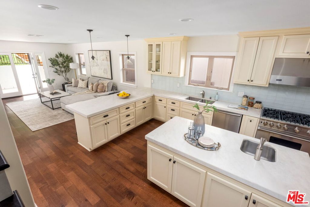 1945 Fairburn Avenue Property Photo 11