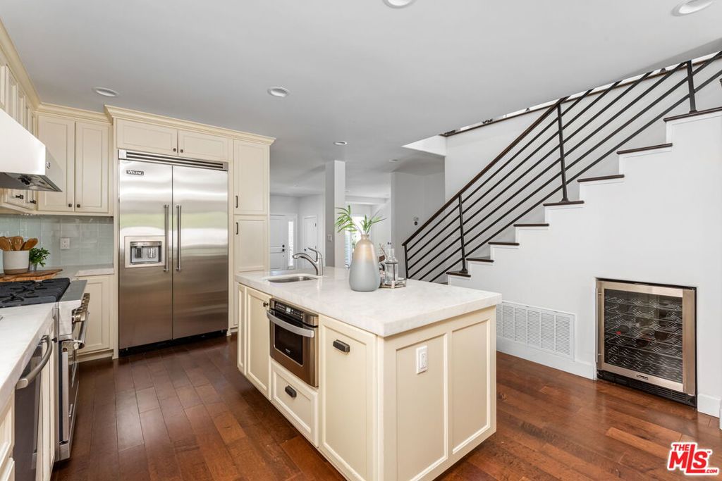 1945 Fairburn Avenue Property Photo 14