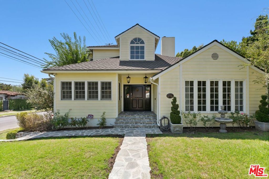 2055 Kelton Avenue Property Photo